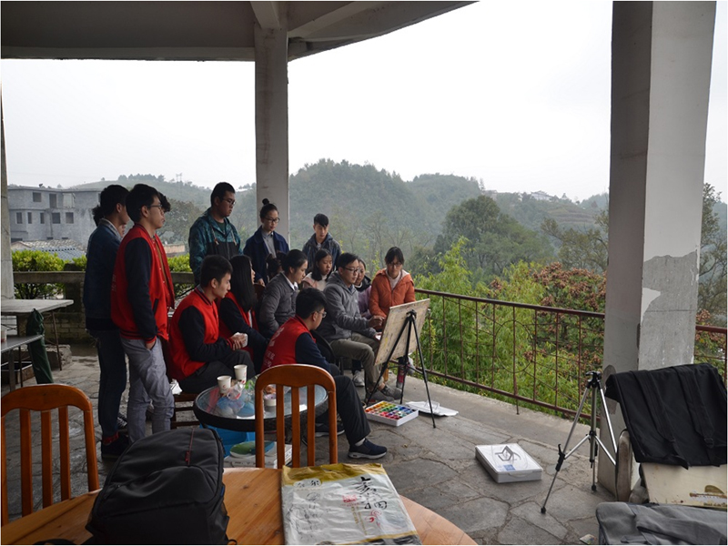 老师户外写生教学现场
