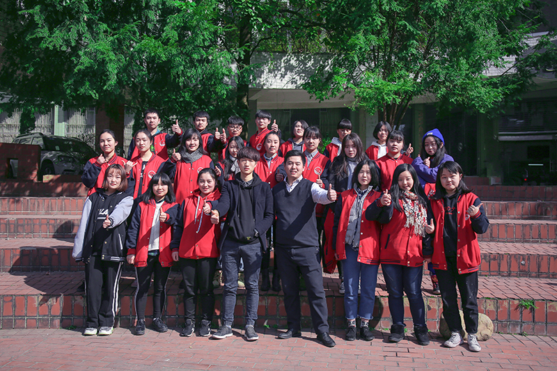 2018年贵阳艺考画室毕业照